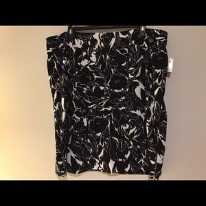 Skirt 24W Black / Blue / White Floral NWT